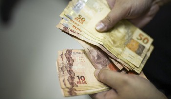 Salário mínimo deverá ser R$ 1.079; PIB sofrerá leve aumento de 0,02%