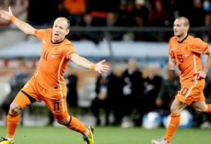 Robben e Sneijder se destacam e podem trazer tíitulo inédito 