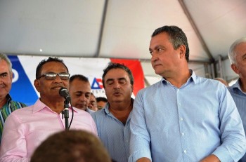 Chaves (E), Tista (C) e o governador Rui Costa (D)