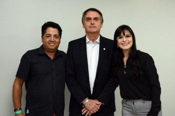 Roosevelt (E), Bolsonaro e Dayane Pimentel 