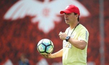 técnico do Flamengo, Zé Ricardo, no treino de ontem (7). 