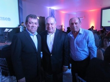 Secretário Carlinhos de Tico, ACM Junior e Bob Charles durante solenidade  em Juazeiro