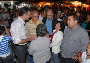 Em Santaluz, Souto e prefeito Júnior cumprimentaram populares 
