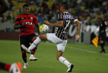 Marinho é decisivo no empate do Vitória com o Fluminense de Cícero no Maracanã