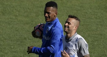 Jailson e Luan serão titulares na decisão da Libertadores (Juan Mabromata/AFP)
