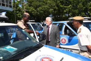 Governador Jaques Wagner entrega viaturas para as polícias Civil e Militar