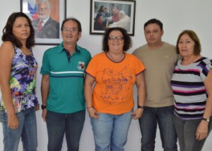 Membros da APLB e da Prefeitura de Glória. Professora Vicente (D)