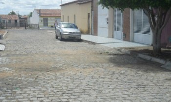 Rua Santo Amaro no Jardim Bahia, pavimentada