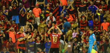 Osvaldo comemora gol