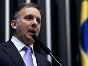 O líder do PP na Câmara, Aguinaldo Ribeiro, será nomeado por Dilma para o lugar de Negromonte 