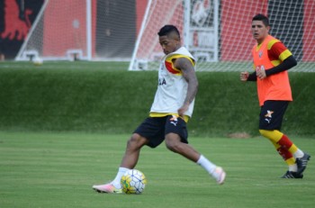 Marinho é a principal arma do Vitória contra o campeão Palmeiras 