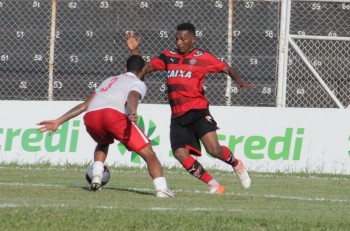 Leão buscou empate durante quase o jogo inteiro mas não conseguiu 