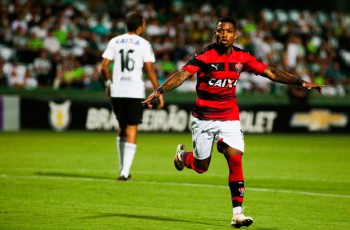 Craque do time, Marinho decidiu mais uma vez e garantiu triunfo rubro-negro