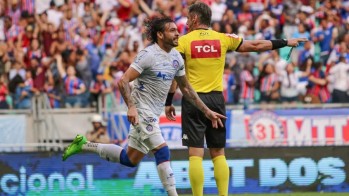 Ricardo Goulart, do Bahia, comemora gol em jogo contra o Vasco pela Série B do Brasileirão