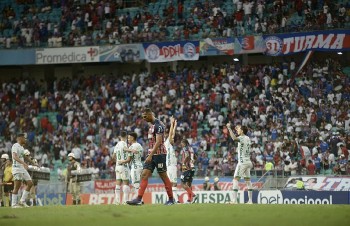 Derrota impediu o Esquadrão de chegar à liderança do Brasileirão