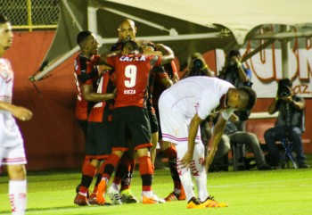 Gabriel Xavier correu para o abraço após fazer seu primeiro jogo com a camisa do Leão