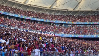 Torcida do Bahia na Arena Fonte Nova durante partida contra o Vila Nova 