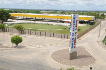 Antigo palco de grandes feiras e exposições, está sendo destruído pela ação do tempo.