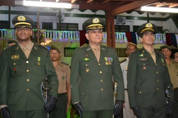 Major Santos Filho(E), Comandante da 6ª região Militar Artur Costa(C) e o major Barroso Magno(D)