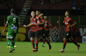 David comemora o golaço que marcou e abriu o placar no Barradão