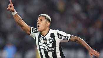 Matheus Martins marcou dois gols na vitória do Botafogo sobre o Flamengo