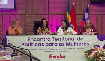 Evinha e a superitendente Camila Batista.