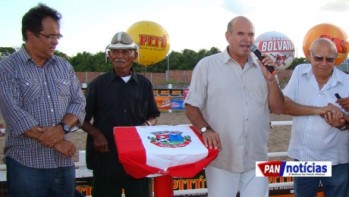 Prefeito Anilton Bastos fala na inauguração da pista de vaquejada(ilustrativa ao texto))