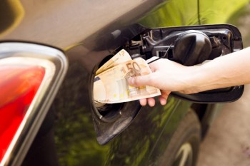 Consumidores reclamam que 10 ou 20 centavos a mais no preço da gasolina dá uma diferença gigante 